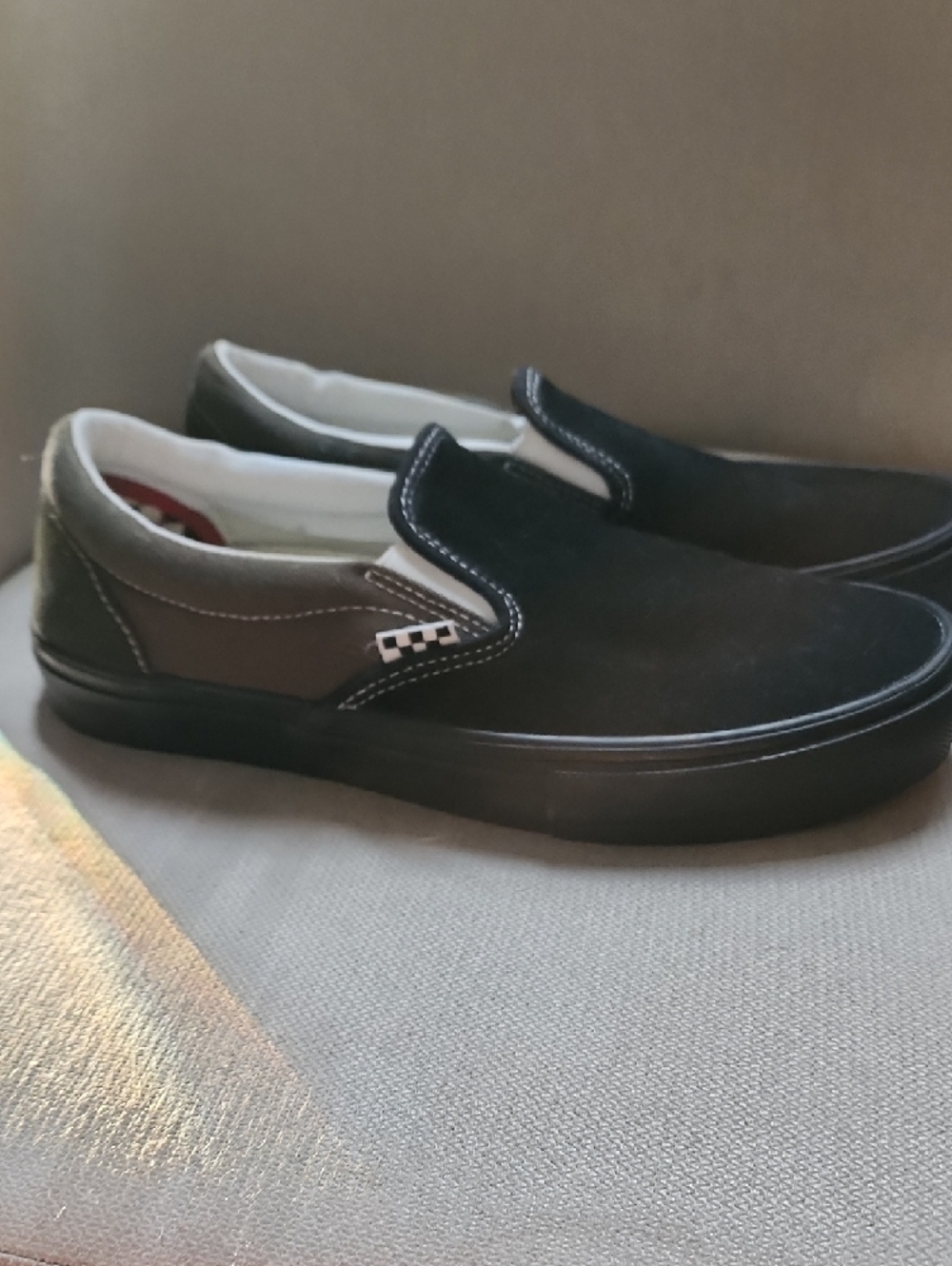 New Val Surf Vans Men's Slip-On Suede Loafers in Black and Brown - Picture 6 of 7
